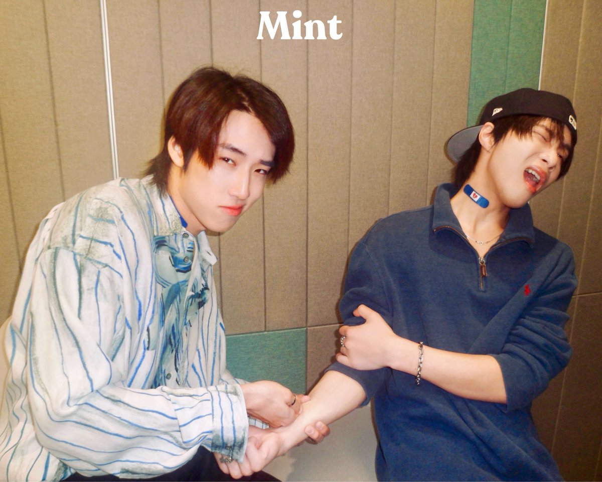 สักคำว่าอะไรคะพี่😳