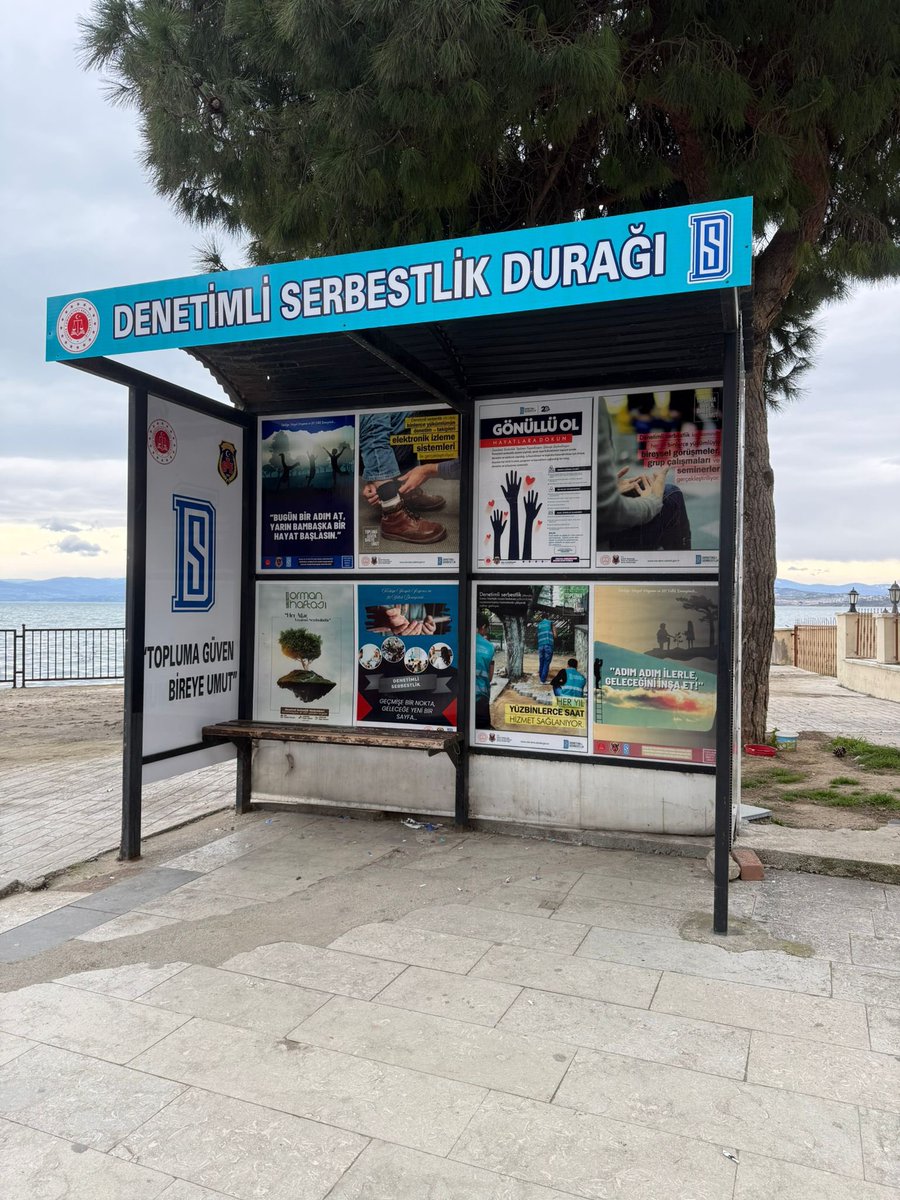 SinopDsm's tweet photo. Türkiye’de İlk ve Tek Denetimli Serbestlik Durağı 🚏
Toplumsal farkındalığın artırılması amacıyla, Sinop şehrimizin işlek caddelerinden birinde bulunan minibüs durağına Sinop Belediyesinin 29/12/2025 tarihli kararı ile ‘’Denetimli Serbestlik Durağı” adı verilmiştir.

@huseyinsk23 https://t.co/vaiqqd4HWB
