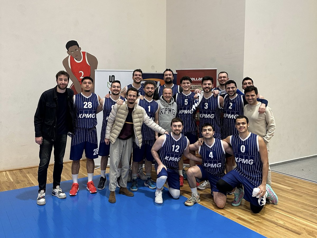 Hafta sonu spor kulüplerimizden gurur verici sonuçlar aldık. Kadın Voleybol Takımımız THY’yi yarı finalde yenerek finale yükseldi. Çarşamba Burhan Felek’te TEB ile finaldeyiz! Erkek Basketbol Takımımız da Koluman’ı son saniye basketiyle geçti. Tebrikler!

#KPMG #KPMGTürkiye