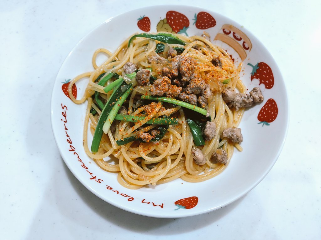 今日の本丸飯はゴロゴロ挽肉とニラの
和風パスタ😄光忠にはいつも感謝ですな。主と料理してくれるんだからな…