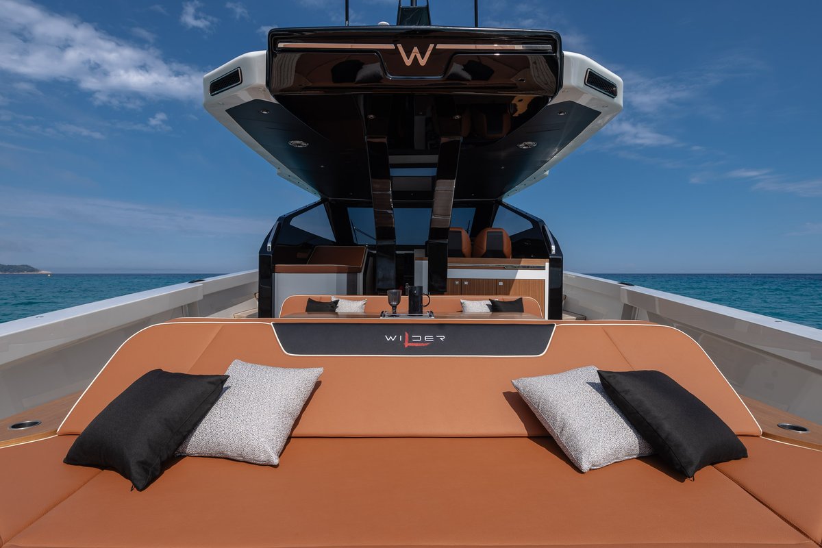 Comfort placed at the center of the experience.

More insights. More answers. More here: wilder-yachts.com

#WiLder60 #WiLderByWider #WiderCentroStile