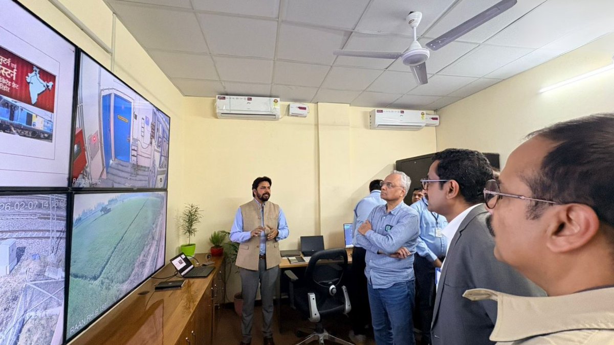 RailAnalysis's tweet photo. #DFCCIL advances #WDFC operations with successful #VarnamaSiding #electrification and #locomotive #trial
Read more: https://t.co/ethLgWmEk6
#DedicatedFreightCorridor #DFC #WesternDFC #CONCOR #RailInfrastructure #Freight #Connectivity #Logistics #RailModernisation #Railanalysis https://t.co/I42CyxsYTu