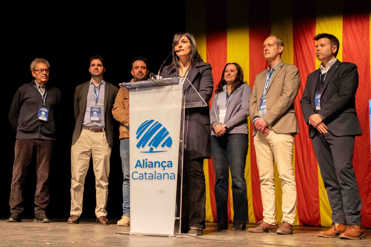 <a href="/joanpuig/">Joan Puig Cordon</a> <a href="/CatalunyaAC/">Aliança Catalana</a> Dir que és un “error” reunir-se amb empresaris és curiós: nosaltres ens reunim amb tothom que ho demana, sense cordons sanitaris ni vetos infantils.
I sobre la mani de rodalies: el mateix dia teníem convenció municipalista a Ripoll. La bilocació encara no la dominem.
Ah, i això