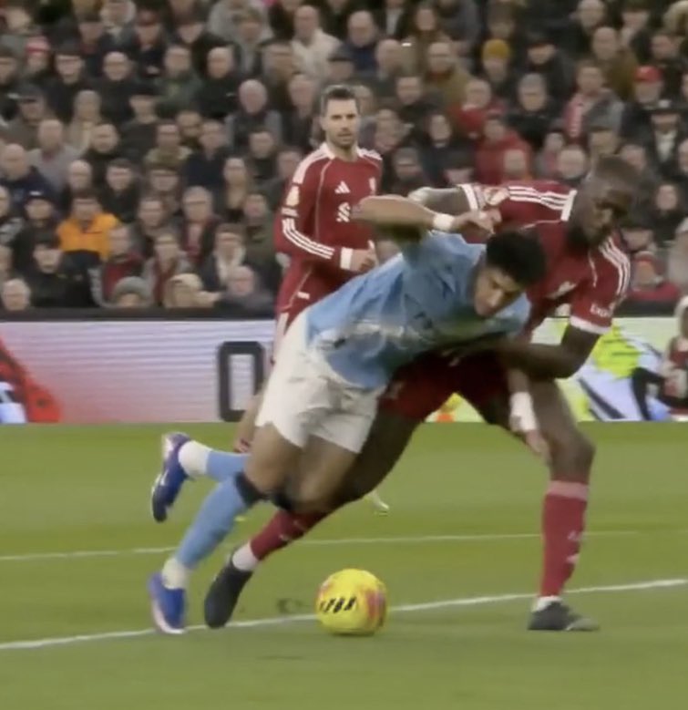 So everyone in red in London, Liverpool, Ireland and Norway are crying for no red for the shirt pull on Salah that sent him flying because he let go before entering the area!! They claimed on coms that this was 50/50 holding and he went down EASILY not like Salah!!!!!!!!!!!!!!!!