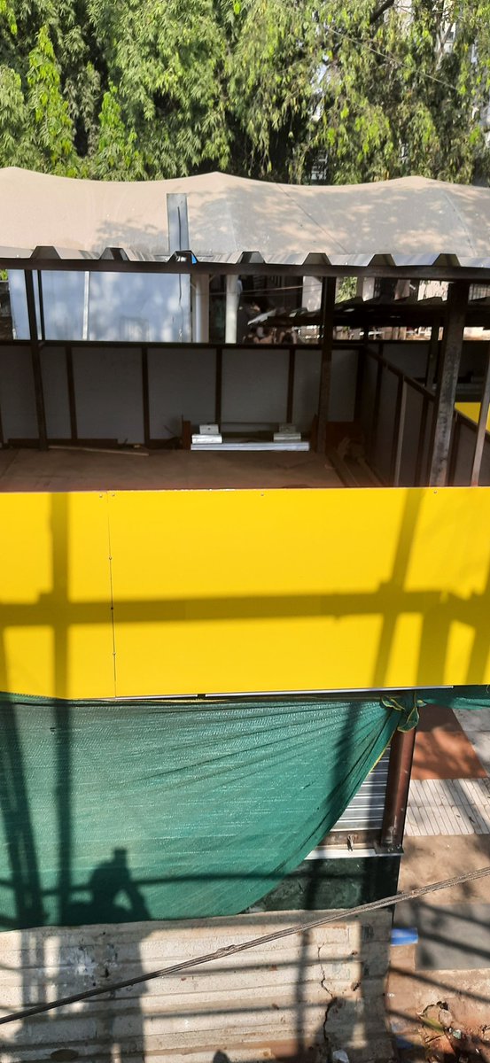 JNNRWA's tweet photo. @Central_Railway @drmmumbaicr @GM_CRly 3 brand new shops have come up overnight at Kurla East Station in railway property next to Hitachi ATM. Is this happening with Railway permission? Kindly investigate and let us know. 🙏 https://t.co/5Wvnz4KuLO