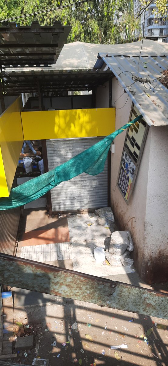 JNNRWA's tweet photo. @Central_Railway @drmmumbaicr @GM_CRly 3 brand new shops have come up overnight at Kurla East Station in railway property next to Hitachi ATM. Is this happening with Railway permission? Kindly investigate and let us know. 🙏 https://t.co/5Wvnz4KuLO