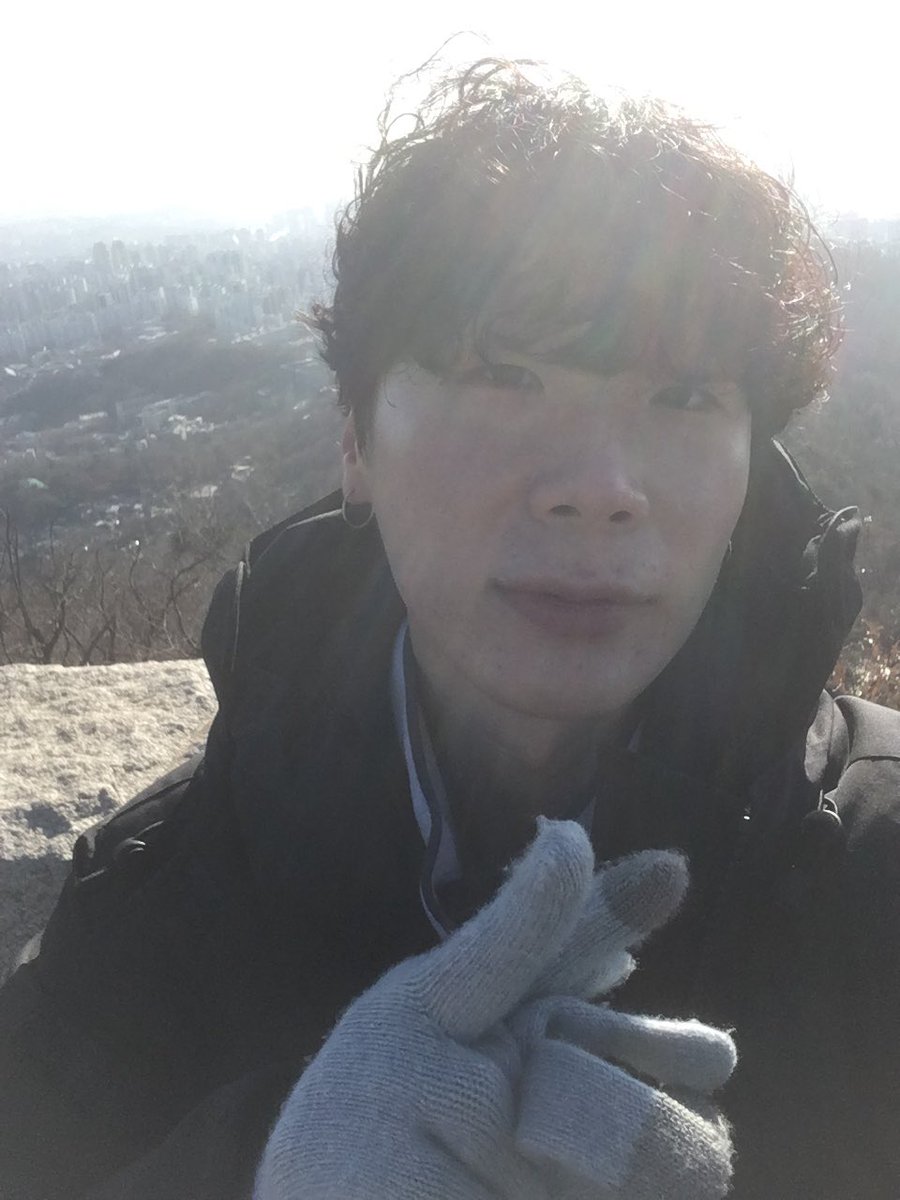 민혁 셀카 공유합니다 💙 💙