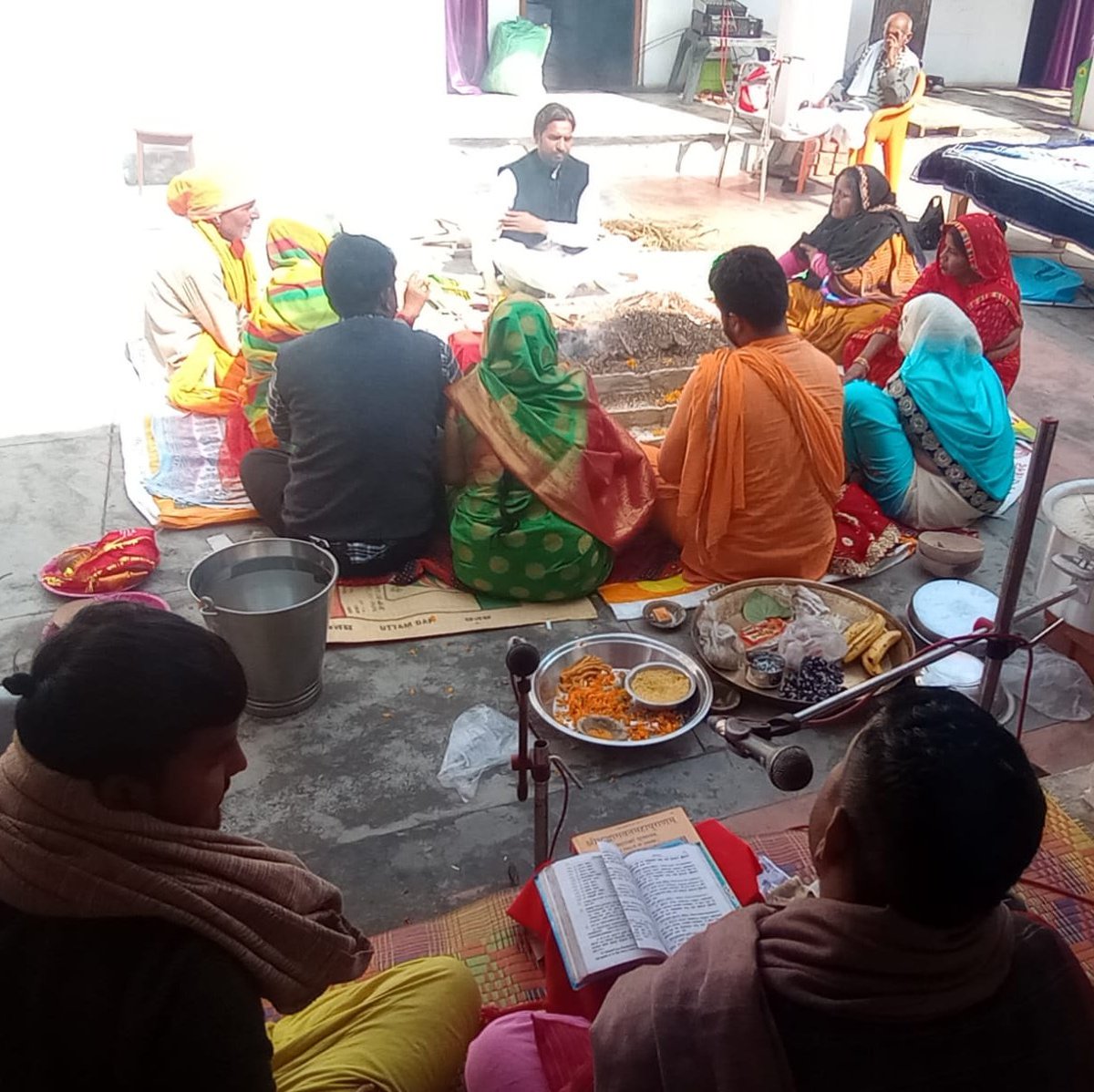 @बस्ती, उत्तर प्रदेश।
बुरे विचार और नफ़रती सोच समाप्त हो, स्वाहा।
प्राणियों में सद्भावना हो और विश्व का कल्याण हो।
#राजीवसिंहकुशवाहाभारतीय