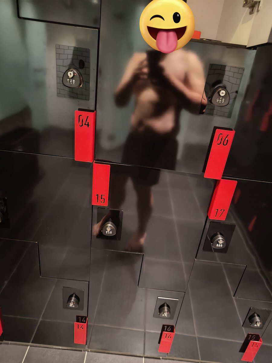 dekutoge's tweet photo. helllloooo, swear I've been going to gym, the lighting sucks so here's me https://t.co/ZGcjxwdRGl