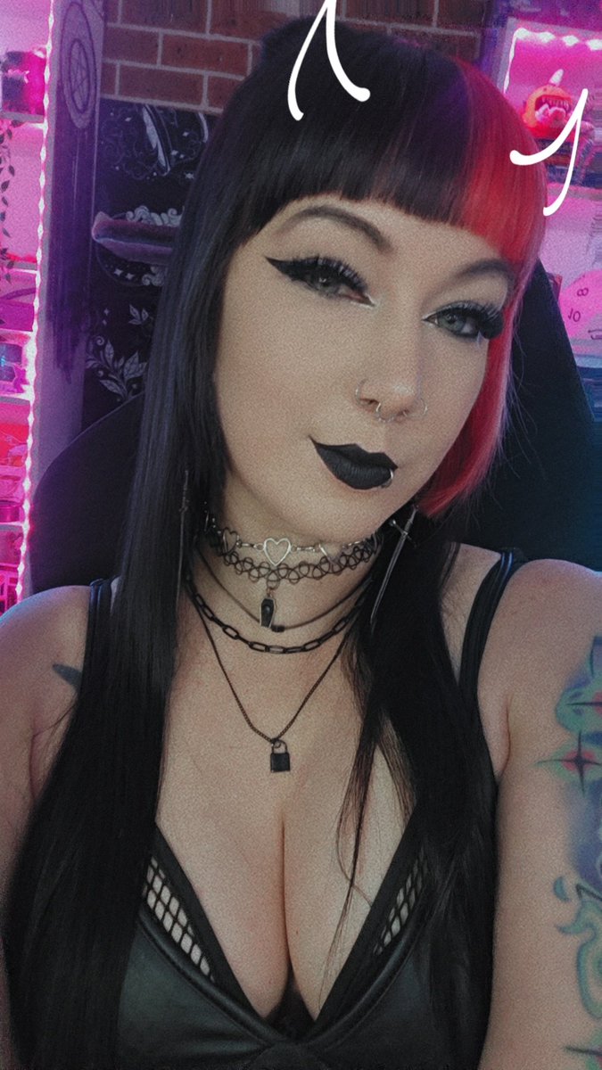 LIVE NOW on #Twitch with <a href="/whatthemedusa/">Meddy 🐍</a> playing #SupermarketSim  
Crowd Control is enabled - who's gonna crash out first??