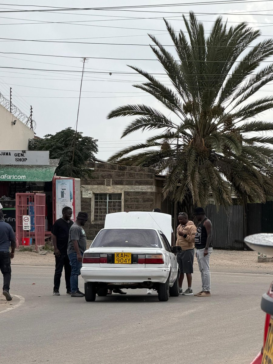 lipnganga's tweet photo. Mùtina broke down yesterday during the GACF charity at Kajiado town 😅. Squad ilichangamka haraka sana. Thanks @Dennohspinner for the escort. https://t.co/QhqU3yJpca
