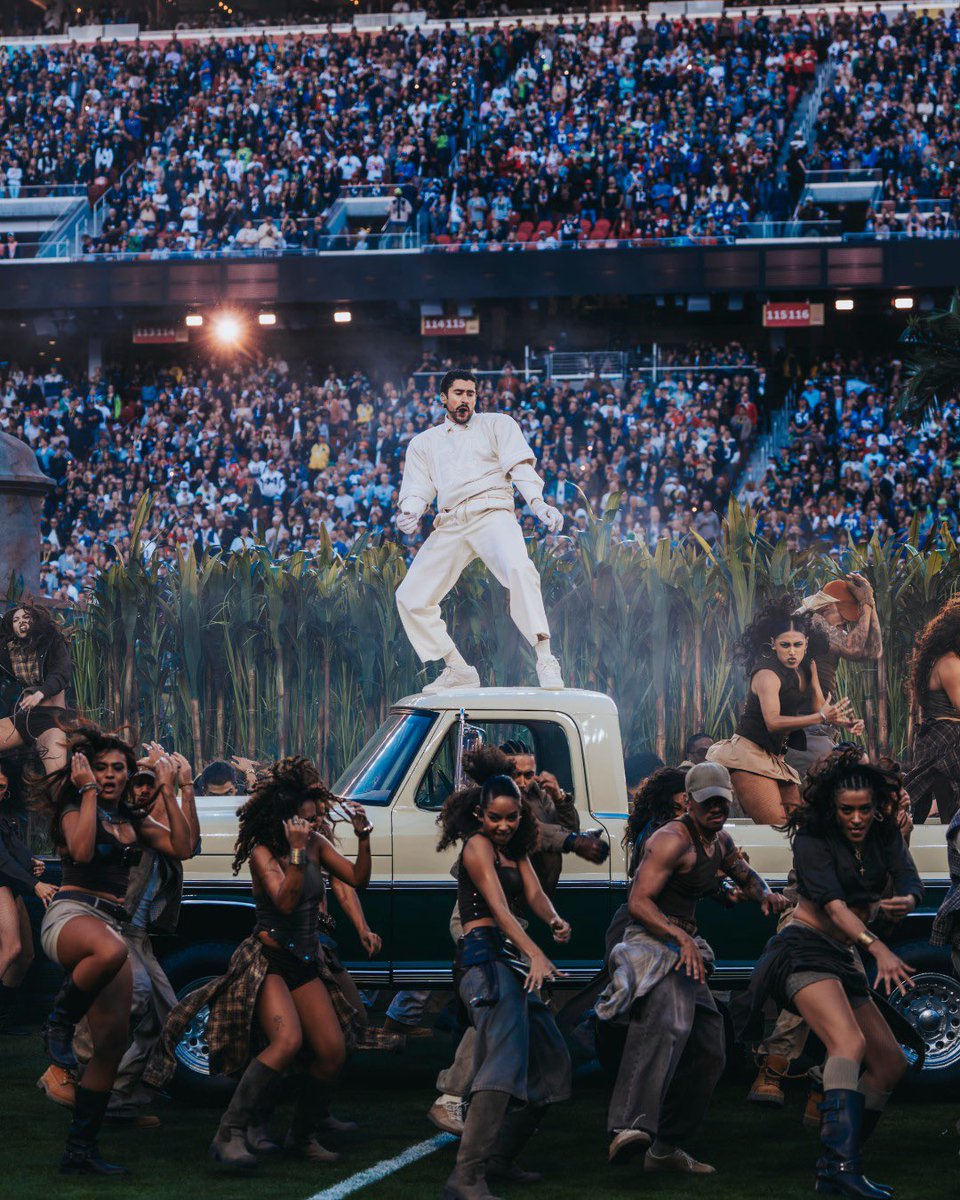 Ficaste com vontade de viver esta atuação do <a href="/sanbenito/">Benito Antonio</a> ao vivo? Vai até livenation.pt e aproveita os bilhetes adicionais! 

#SuperBowlLX 

📷Kevin Mazur, Edwin Rodriguez, e Eric Rojas