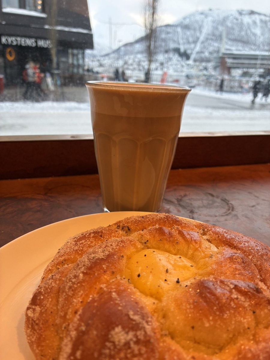Post sauna coffee &amp; kardemomme snurr 🇳🇴