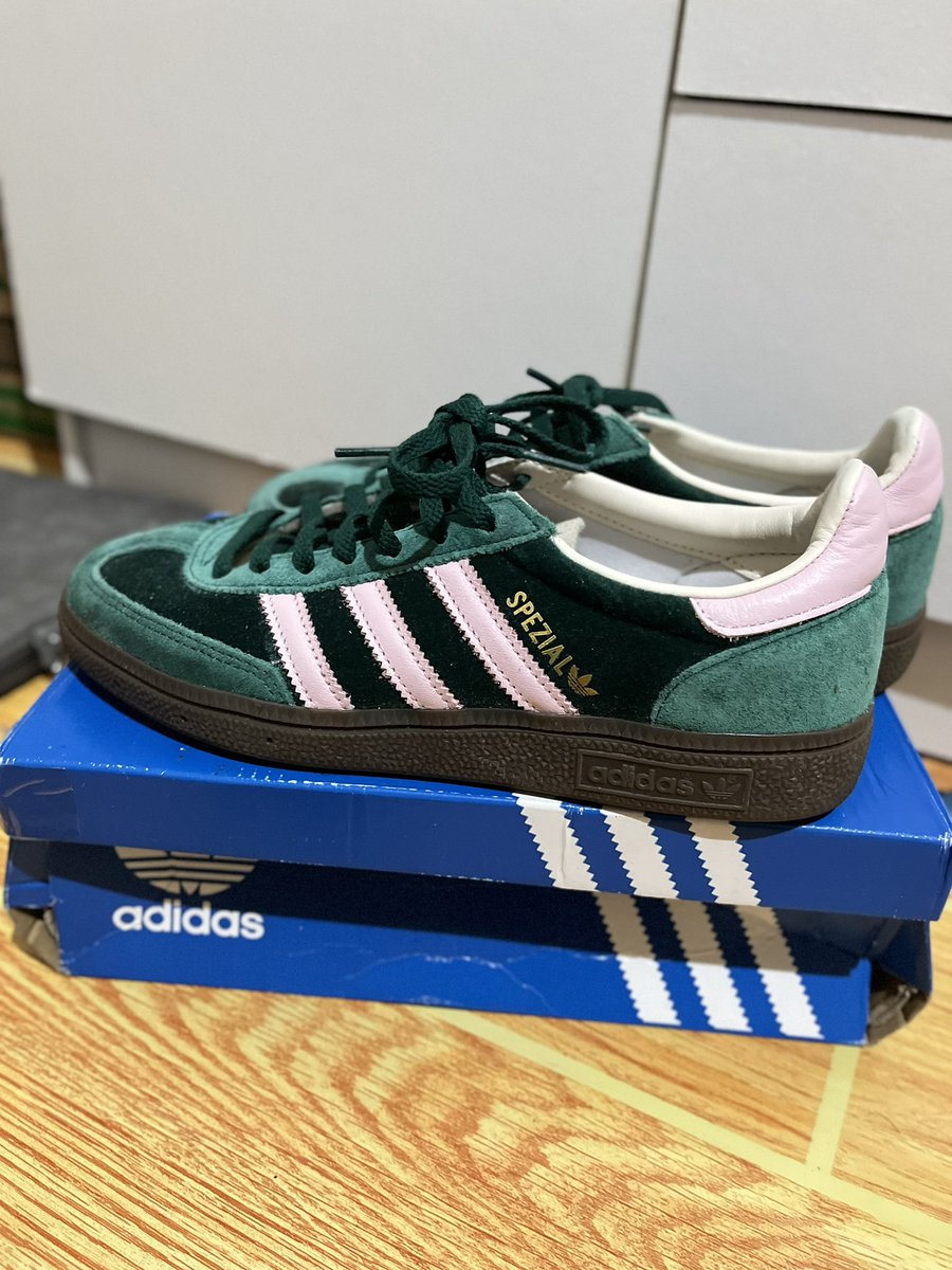 bieciodi's tweet photo. WTS ADIDAS HANDBALL SPEZIAL SIZE UK 6
💰IDR 1.4jt with box 

no minus, baru beberapa kali pemakaian, vidcon dm🫶🏻 https://t.co/7lPSIYhbRL