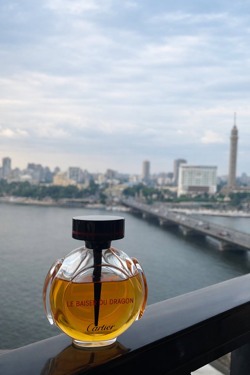 #رابطة_عشاق_العطور

يظل في الذكـرى عطـر ممـيز لا يُنسى رغـم غيـابه ♥️➰