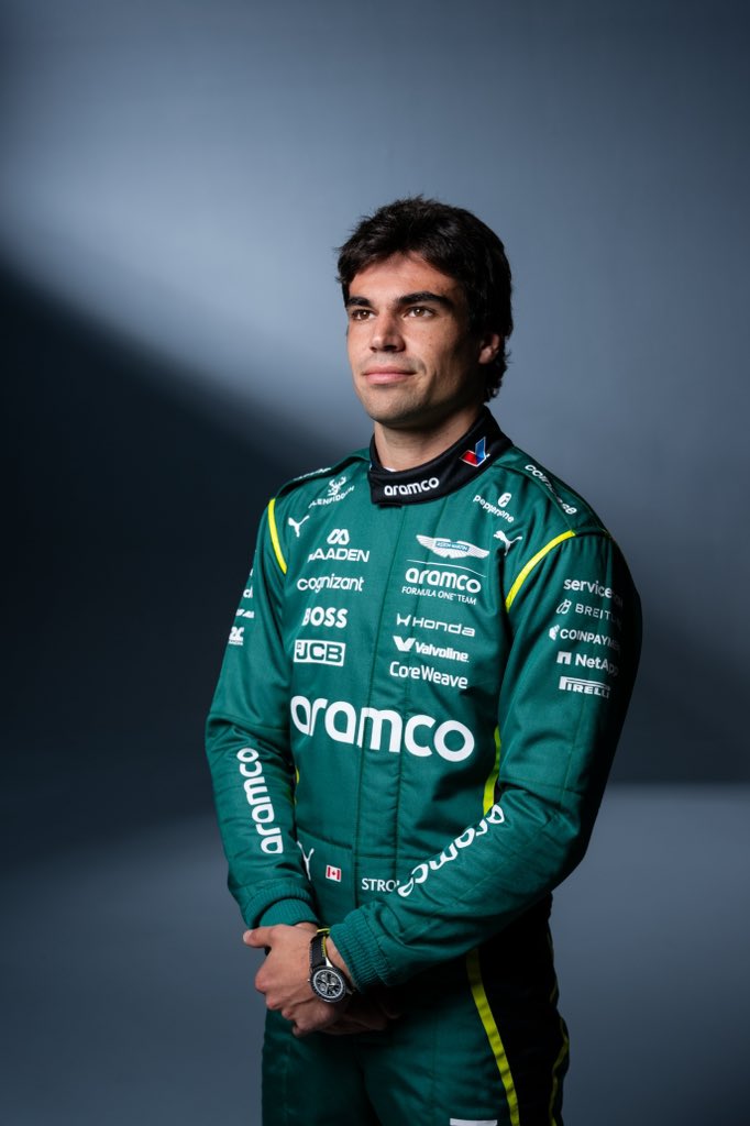 Dernier_Secteur's tweet photo. Aston Martin a dévoilé la combinaison que porteront Fernando Alonso et Lance Stroll cette saison 💚

L'écurie britannique dévoilera sa livrée ce lundi soir à partir de 20h.

📸 @AstonMartinF1 

#F1 https://t.co/l4XmN4DoGD