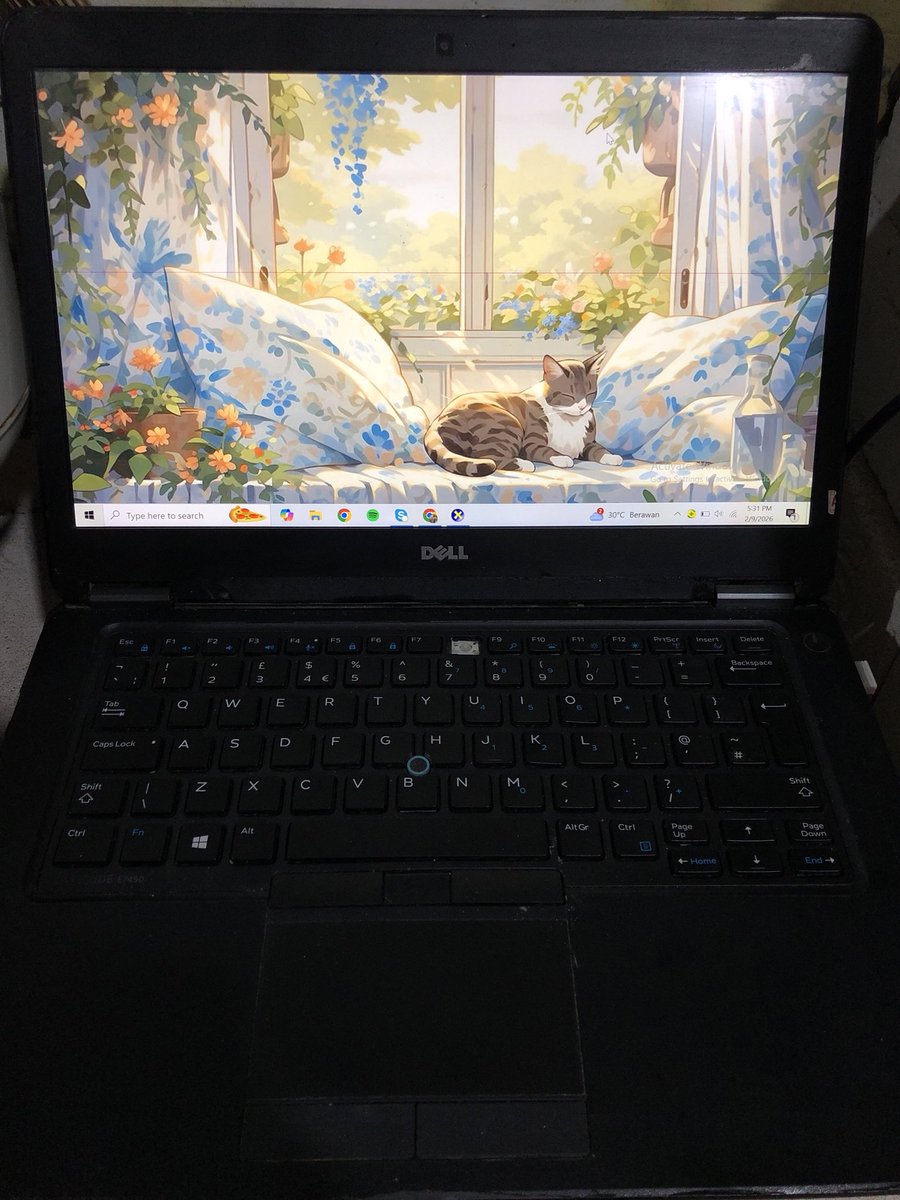 karingrenade's tweet photo. WTS laptop Dell Latitude E7450
spesifikasi di foto, mesin masih OK no minus. wa(088808787553)
minus nya di body tgl ganti palmrest nya aja, monitornya ada garis ga ngaruh banget sih. sama keyboard F8 udh copot.
dapet casan + laptop aja

yuk 1.8jt nego

#wts #jualaptop #belilaptop https://t.co/QcGG4Eob0f