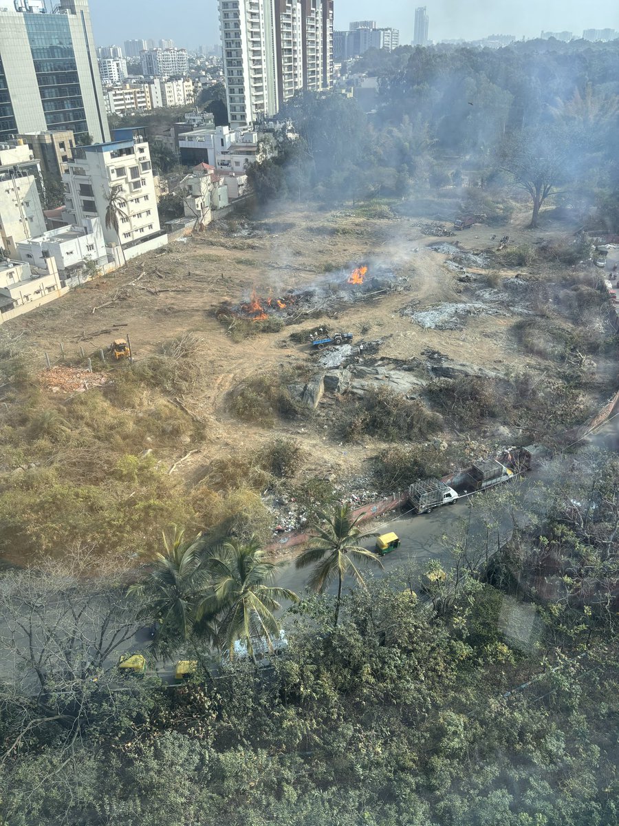 madhukar_s7's tweet photo. Jp nagar forest area is destroyed for unknown reason. 

#environment #jpnagar #Bangalore https://t.co/uiCagzqTwU