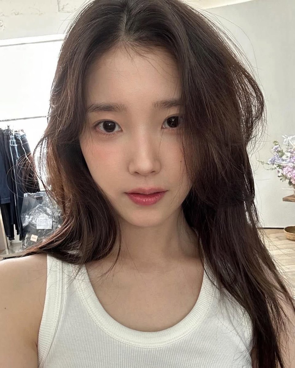 RomaCristy123's tweet photo. Princess IU https://t.co/4Q9bVzFHVP