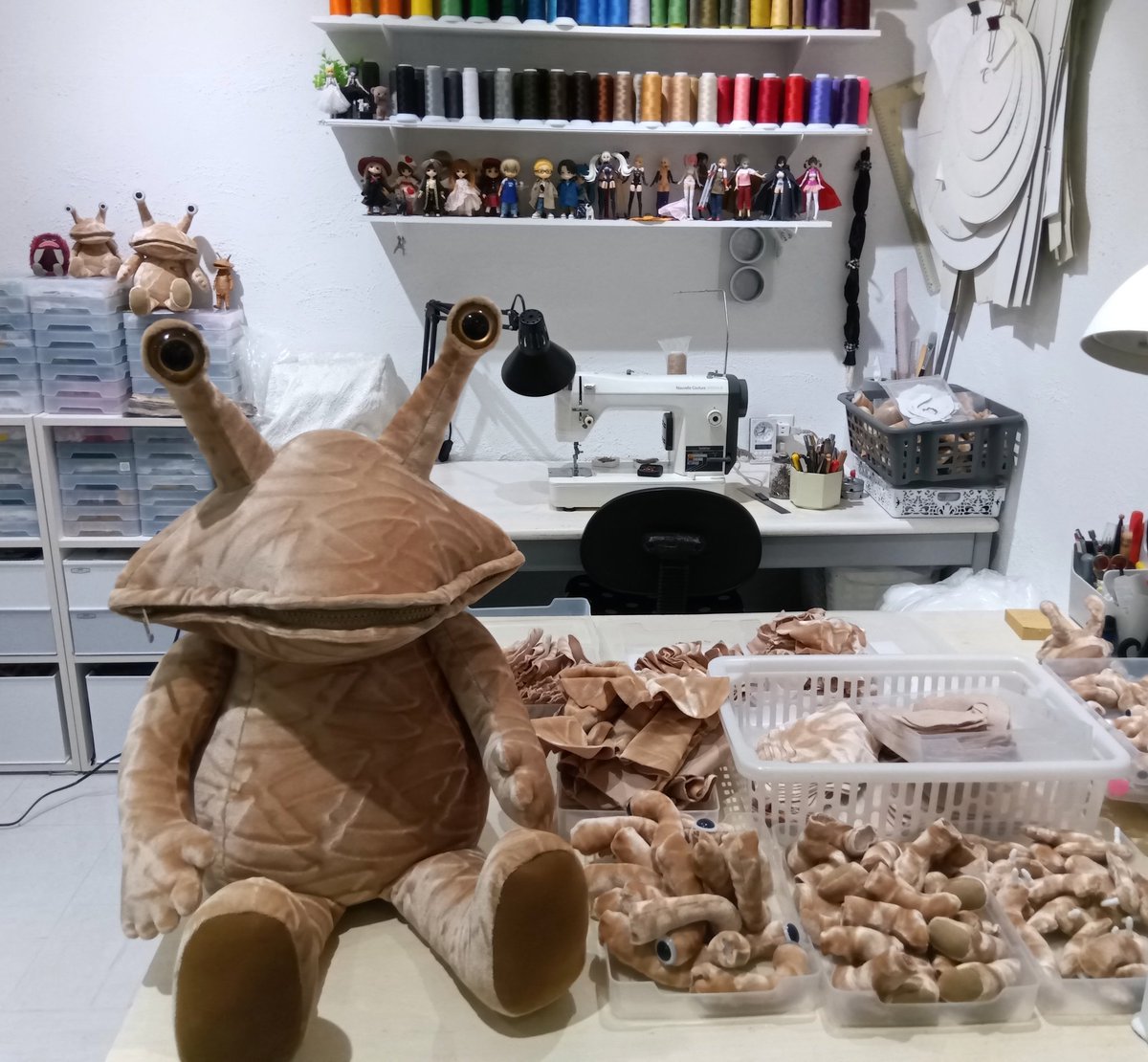 ワンフェスが無事に終わりました
お立ち寄り下さった方、怪獣達をお買い求めいただいた方、本当にありがとうございます m(_　_)m
数ヶ月の制作期間を見守っていた特大カネゴンは、ただいまヤマト運輸さんに運んでいただいております。
なぜあんなに大きくしてしまったのだろうと少し反省しておりますｗ