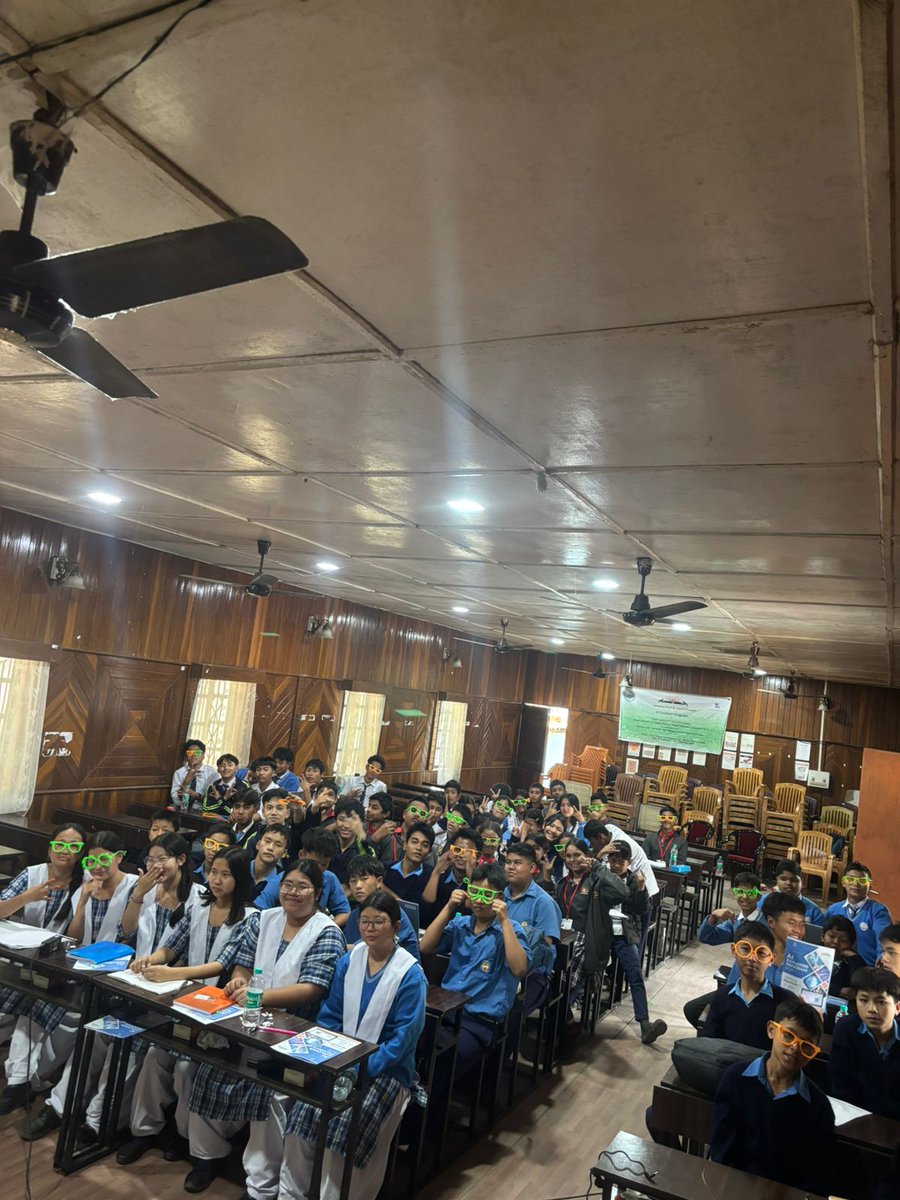 MyGovArunachal's tweet photo. The #AI Explorer Program at Roing, LDV, marks an important step toward strengthening students' AI literacy and #DigitalSkills in Classes 6–12. The initiative aims to nurture innovation, curiosity, and readiness for the demands of a rapidly evolving  #FutureTechnologies. https://t.co/0ttfaBA8WO