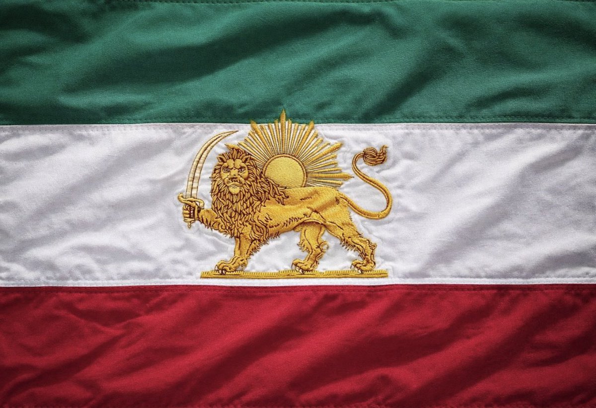 AzarIranli's tweet photo. چرا دیگه از هموطن تبریزی‌تون حمایت آتشین نمیکنید؟
#آذربایجان_اویاخدی_پهلویه_دایاخدی https://t.co/D8u2f0qri4