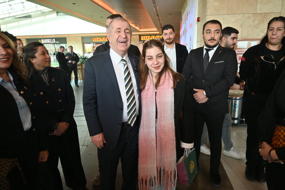 umitozdag's tweet photo. Zafer Partisi Adana İl Başkanımız Yakup Yılmaz ve teşkilat mensuplarımız ile birlikte 01 Adana Burada AVM'de vatandaşlarımızın yoğun ilgisiyle karşılaştık.

Bizi sevgiyle bağırlarına basan Adanalı vatandaşlarımıza teşekkür ederim.

@zaferpartisi https://t.co/h3dQ96M1fL