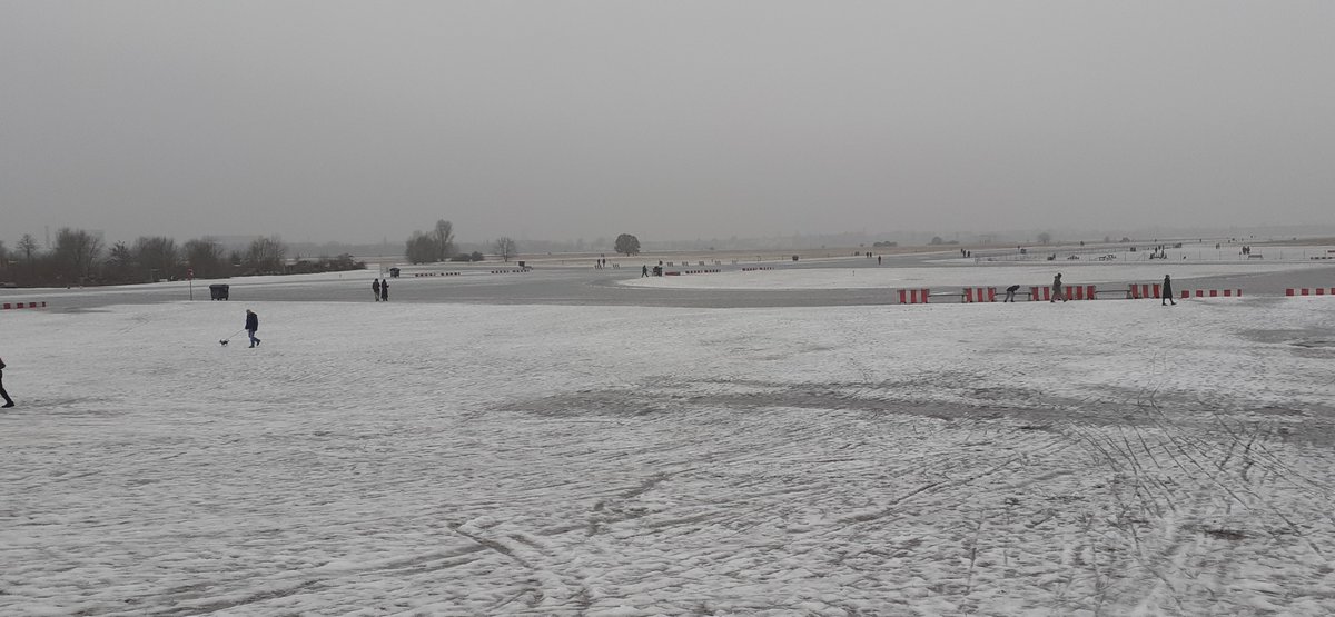 #tempelhoferfeld #neukoelln #reinholdsteinle #schillerkiez

Tempelhofer Feld