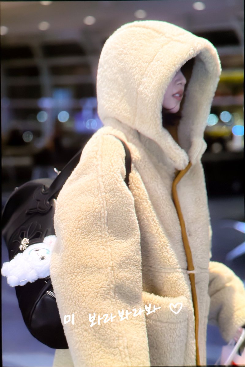 Look At Mi tweet media