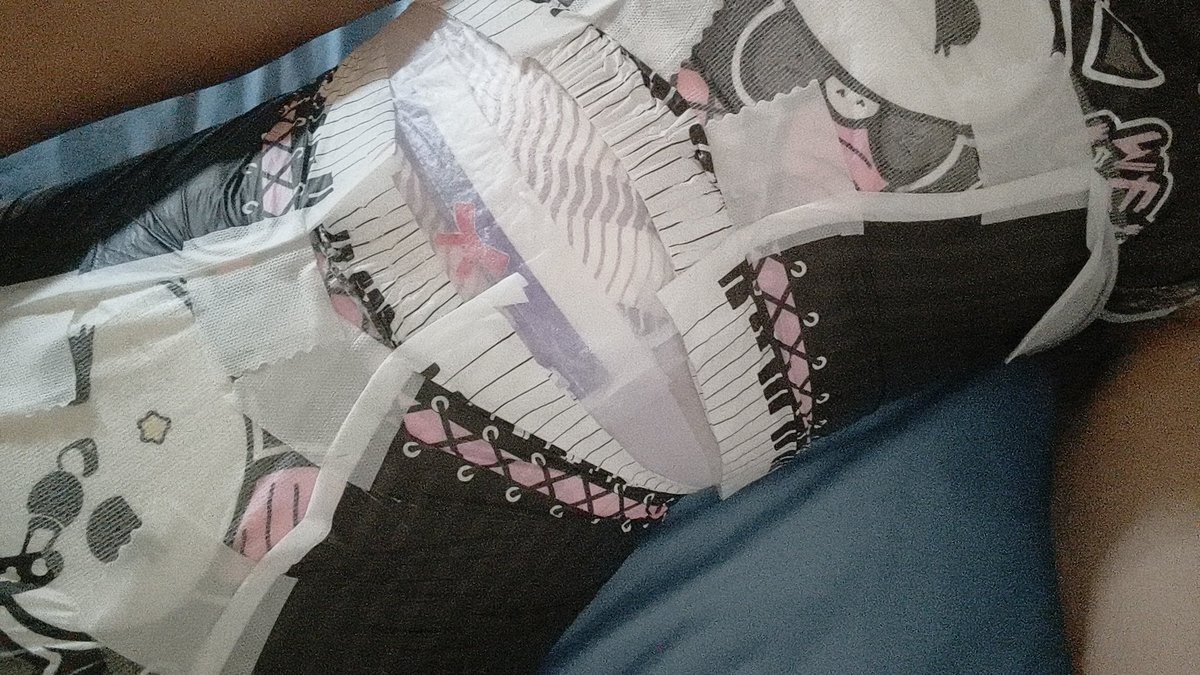 Lilia wet diaper tweet media