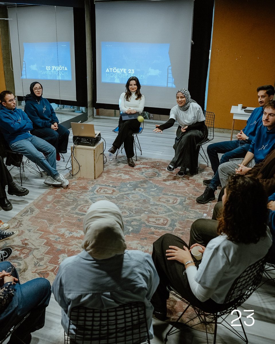 Atölye 23 💙 Merak

23’lüler, Merak Atölyesi’nde undan makarnaya uzanan üretim sürecini deneyimledi; ardından merak temalı paylaşım çemberinde bir araya gelerek düşüncelerini ve sorularını paylaştılar.

#MerakAtölyesi #Merak #YirmiÜç
