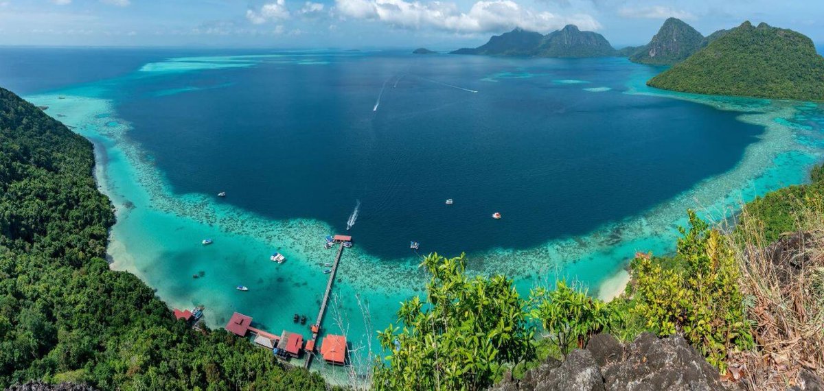 The "Best Kept Secret" hookWhy is Malaysia the yachting world’s best-kept secret? 🇲🇾⚓️

✅ 12-month sailing season ✅ UNESCO landscapes ✅ Duty-free luxury in Langkawi

Stop following the crowds to Phuket and discover the wild beauty of Borneo. 🌊
 #Yachting #Malaysia #Travel