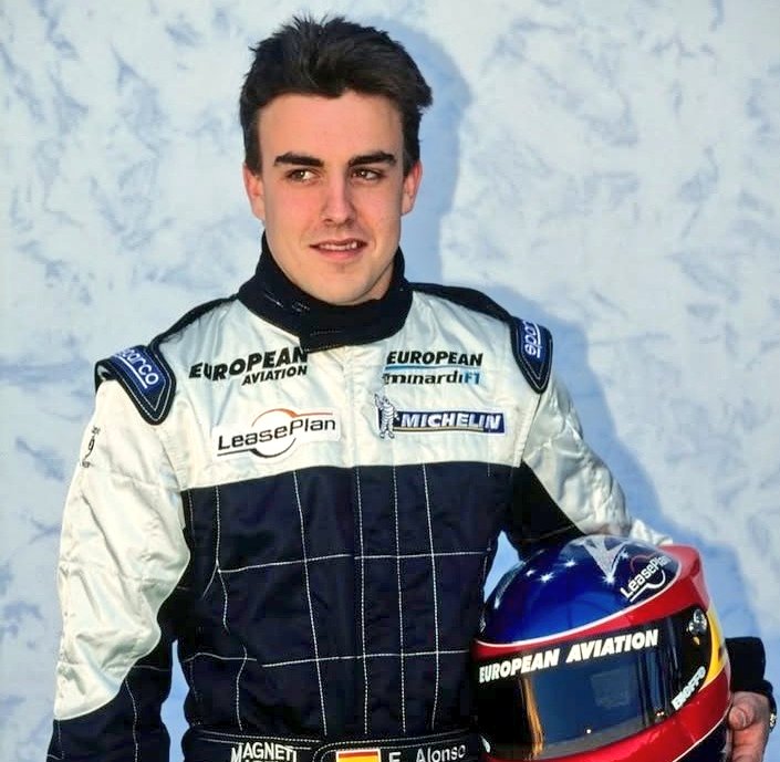 Panzerouso's tweet image. Se ha pelado como cuando tenía 20 años.
H A M B R E.