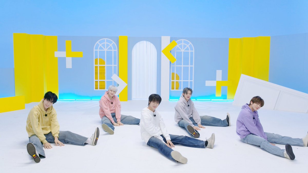 TXTintl_twt's tweet photo. TO DO X TXT Episode 169 "Back to 2019" will be released tonight on YouTube.
๐
February 9
๐ 9 PM KST
Watch the previous episodes here:
๐https://t.co/KgDYHkDxcW
HAPPY TO DO MONDAY
#StartYourWeekWithTXT
#TOMORROW_X_TOGETHER https://t.co/2ySM8jTHre