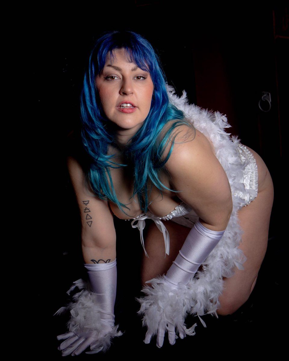 Our absolutely stunning model of the month <a href="/kinkywitch93/">Delliekins The Kinky Witch</a> 🥰  ❤️ 🔥 #carcruiseuk 💕