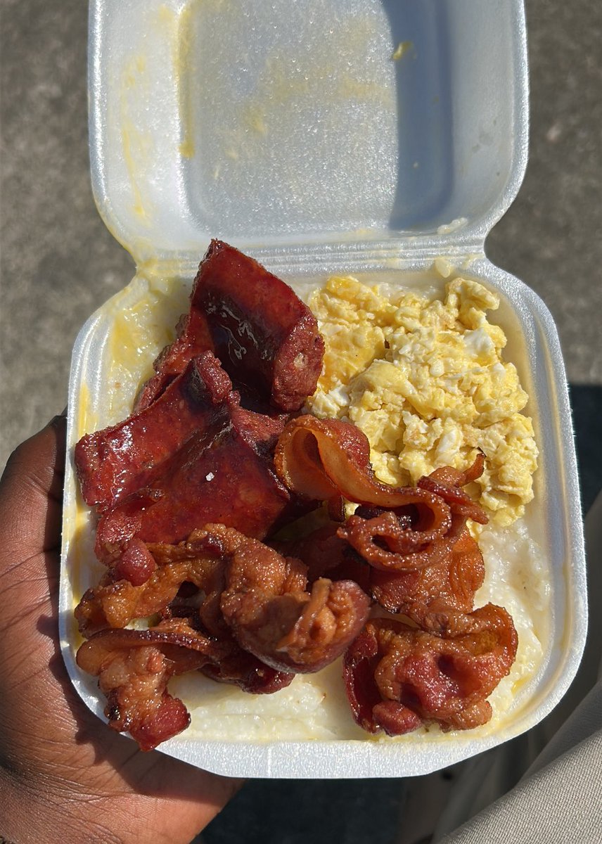 kurimero2000's tweet image. this $4 breakfast in NOLA would have been $15 + 20% gratuity in atlanta no cap 😭