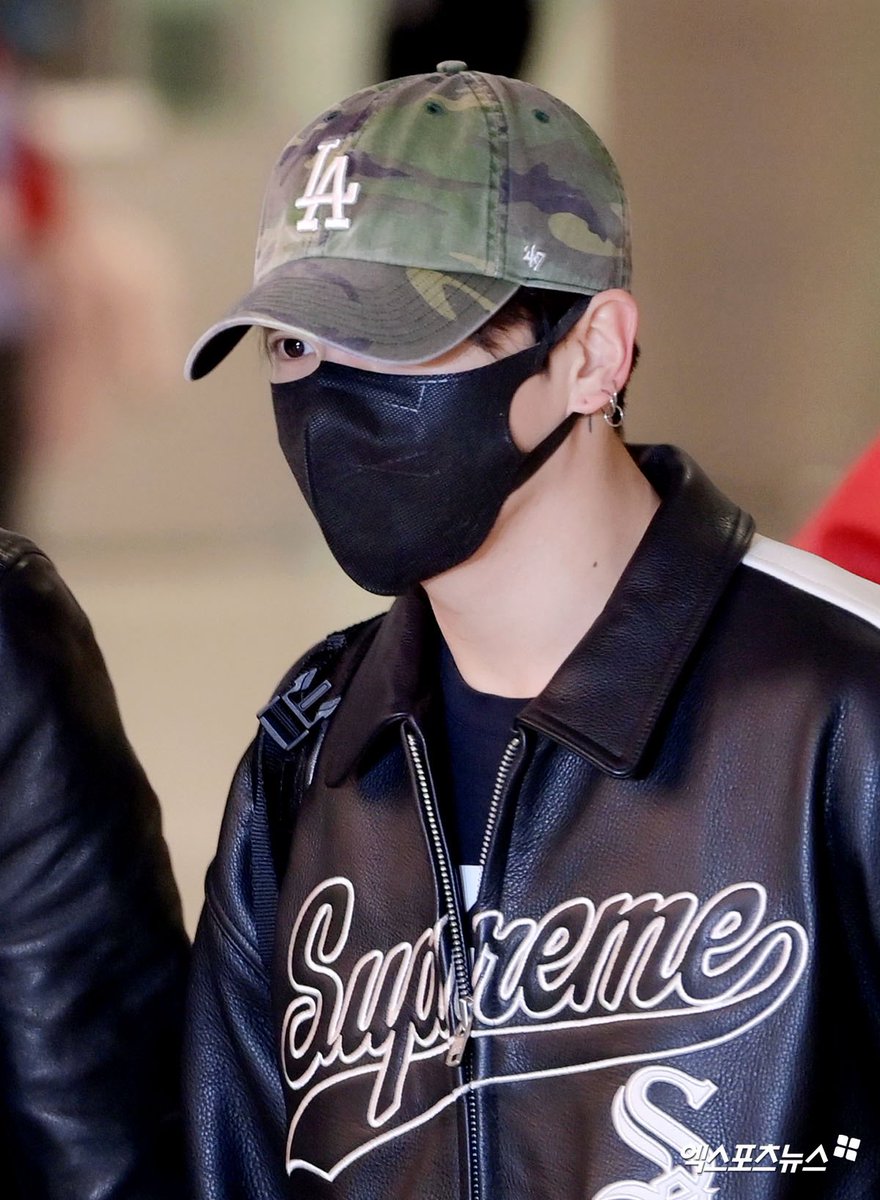 Jungkook has safely arrived in Korea via Incheon International Airport!