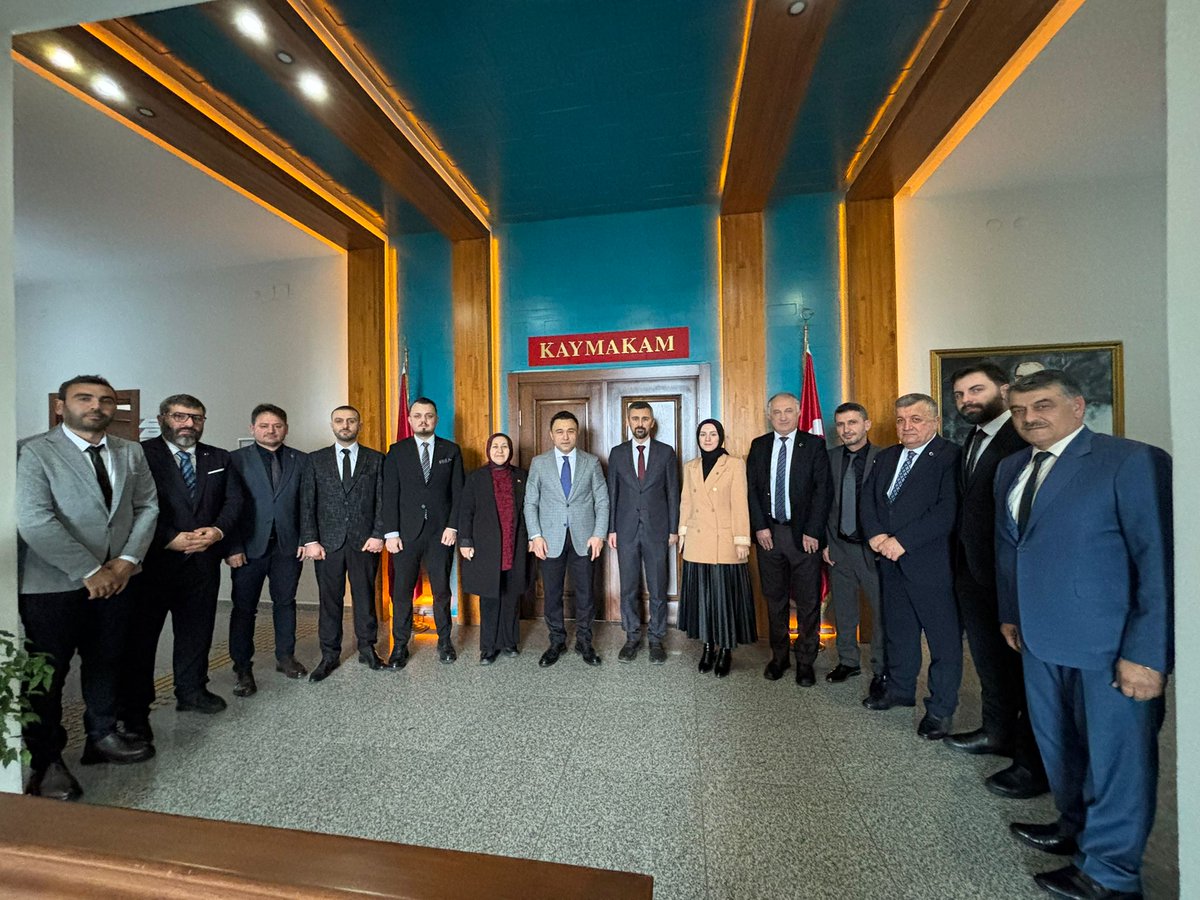 İlçe Başkanımız Muhammet Ali Yılmaz ve Yürütme Kurulumuz ile birlikte Akçaabat Kaymakamımız Sayın Yusuf Cankatar’ı makamında ziyaret ettik. Nazik kabulleri için kendilerine teşekkür ediyor, çalışmalarında kolaylıklar diliyoruz.