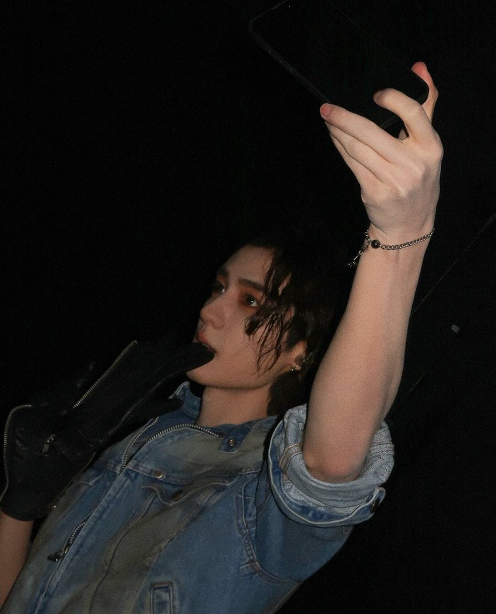 Hope smiles from the threshold of the year to come murmuring, for me to believe in a long year that is given, new, untouched and full of things that have never been, for me to enter a wonderful year.