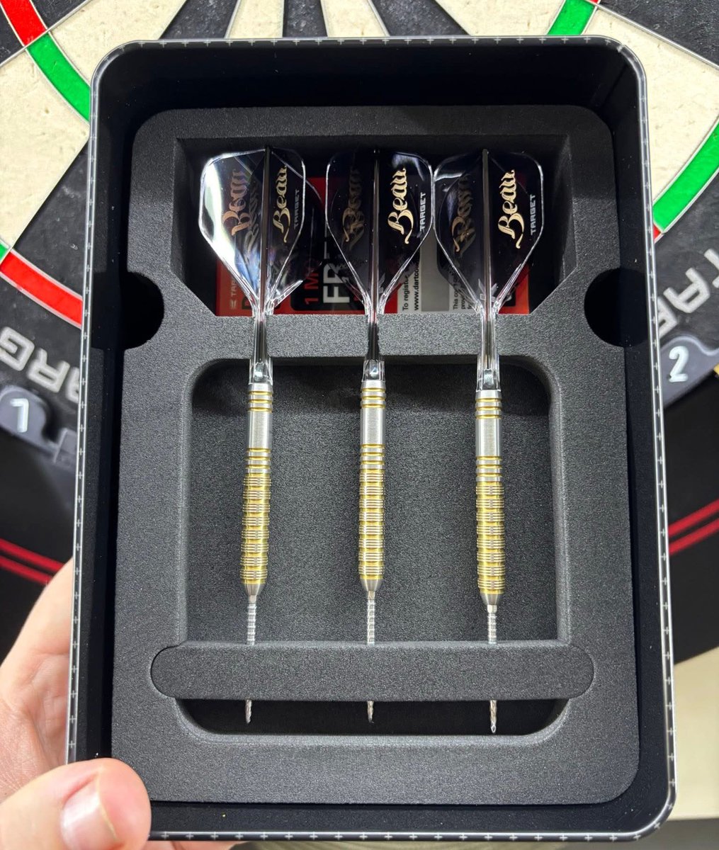 GIVEAWAY! 🎯

To celebrate Beau Greaves winning 50 Women’s Series titles, I’ve teamed up with the legends at <a href="/TargetDarts/">Target Darts</a> to give away a set of her ltd edition signed darts - only 100 made!

To be in with a chance:

Like
Retweet
Follow <a href="/joshpearson180/">Josh</a> &amp; <a href="/TargetDarts/">Target Darts</a>

Good luck!🤞🏼