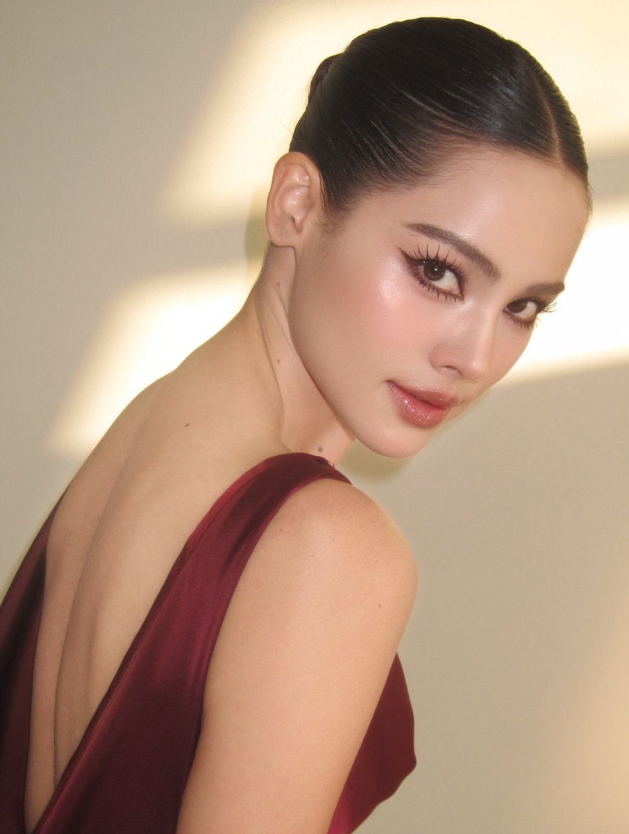 ميكب العيون خطيرررهه !

 #urassayas #ญาญ่า