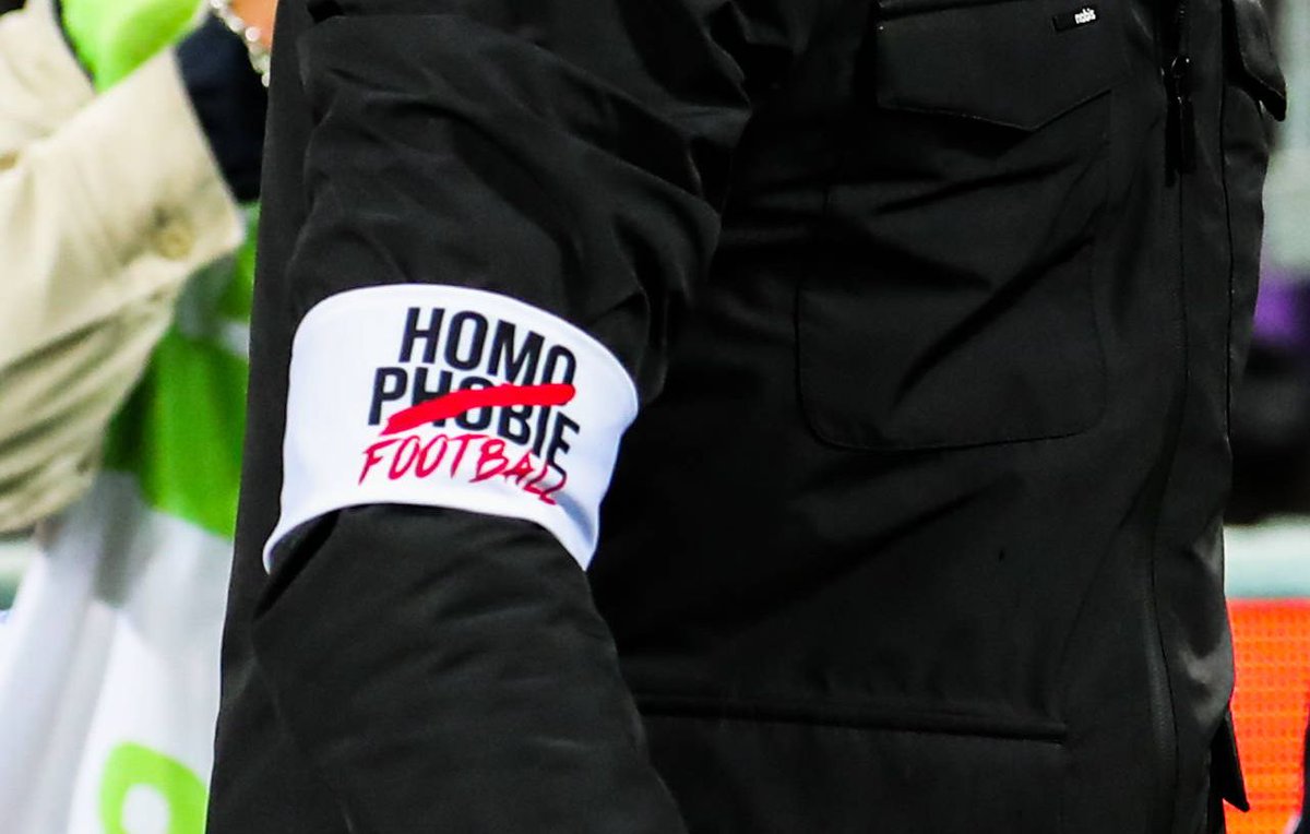Allemagne : Agression homophobe contre un arbitre qui avait demandé en mariage son compagnon lors d’un match de Bundesliga dlvr.it/TQrhmk
