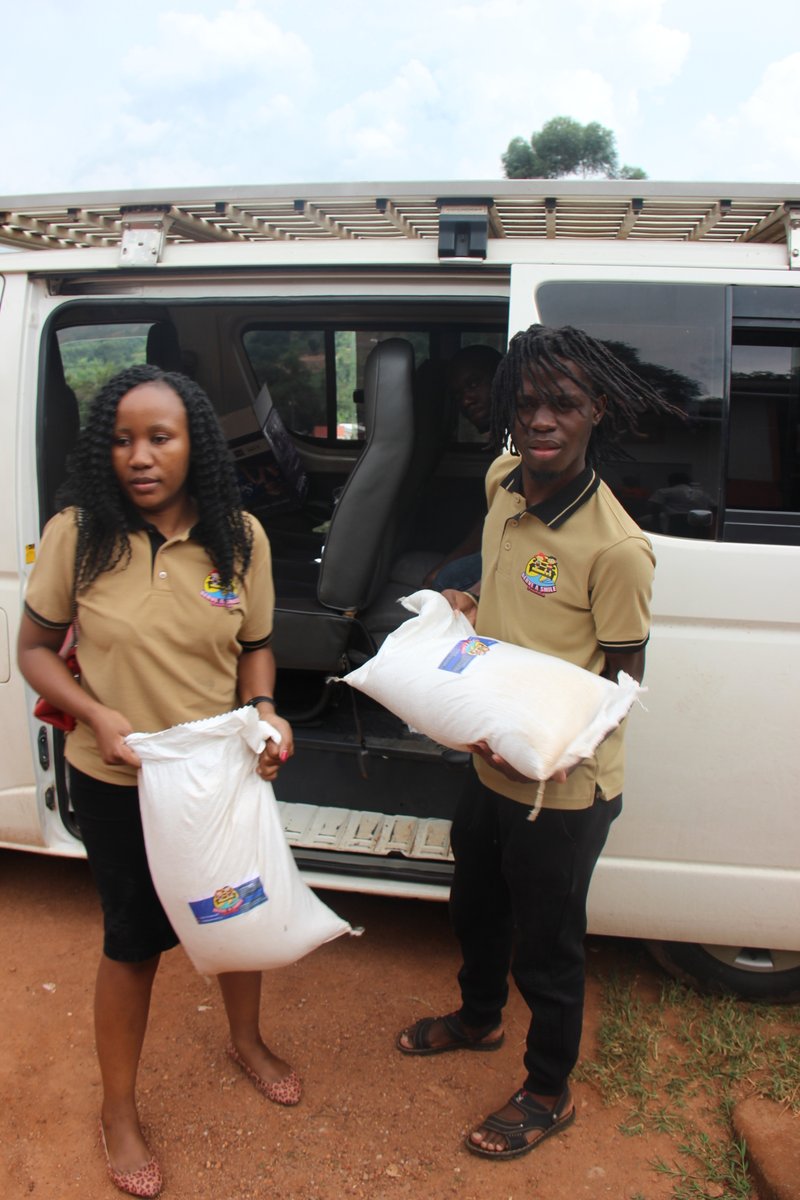 serveasmileF's tweet photo. Providing essential food items such as flour keeps our work moving forward. Through Serve A Smile Foundation, we ensure that the children we support do not attend school hungry throughout the term. Proper nutrition is a key part of learning, helping children stay healthy, focused https://t.co/omT4EToc91