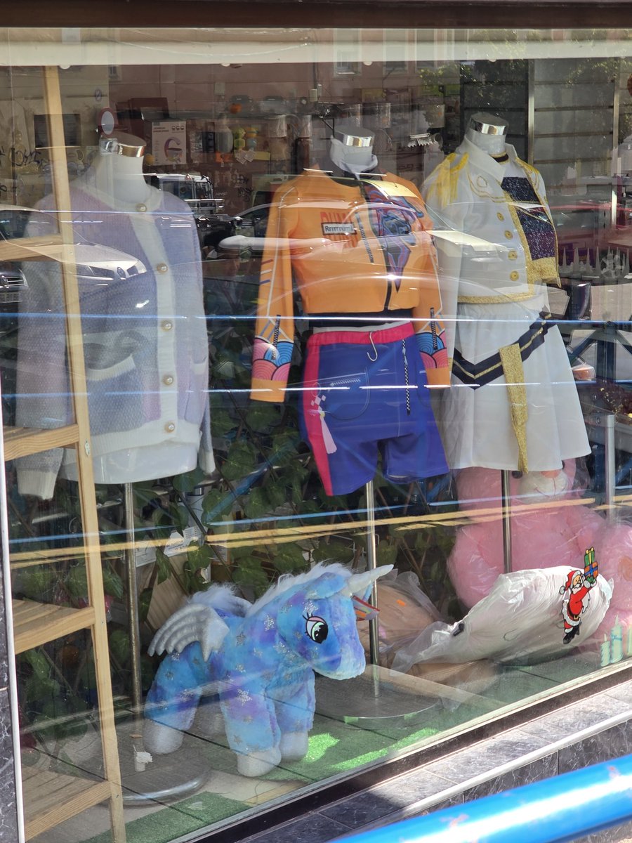 Yo ya no puedo más. Es peor que el boom de Harley Quinn en 2016. YA BASTA.