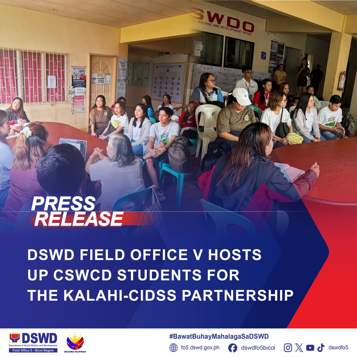 dswdfo5's tweet photo. 𝗗𝗦𝗪𝗗 𝗣𝗥𝗘𝗦𝗦 𝗥𝗘𝗟𝗘𝗔𝗦𝗘: DSWD Field Office V hosts UP CSWCD students for the KALAHI-CIDSS Partnership

READ THE FULL STORY AT: https://t.co/4F44X1GWi0

#BawatBuhayMahalagaSaDSWD
#MagKALAHITayoPilipinas https://t.co/qidD4aOyJJ