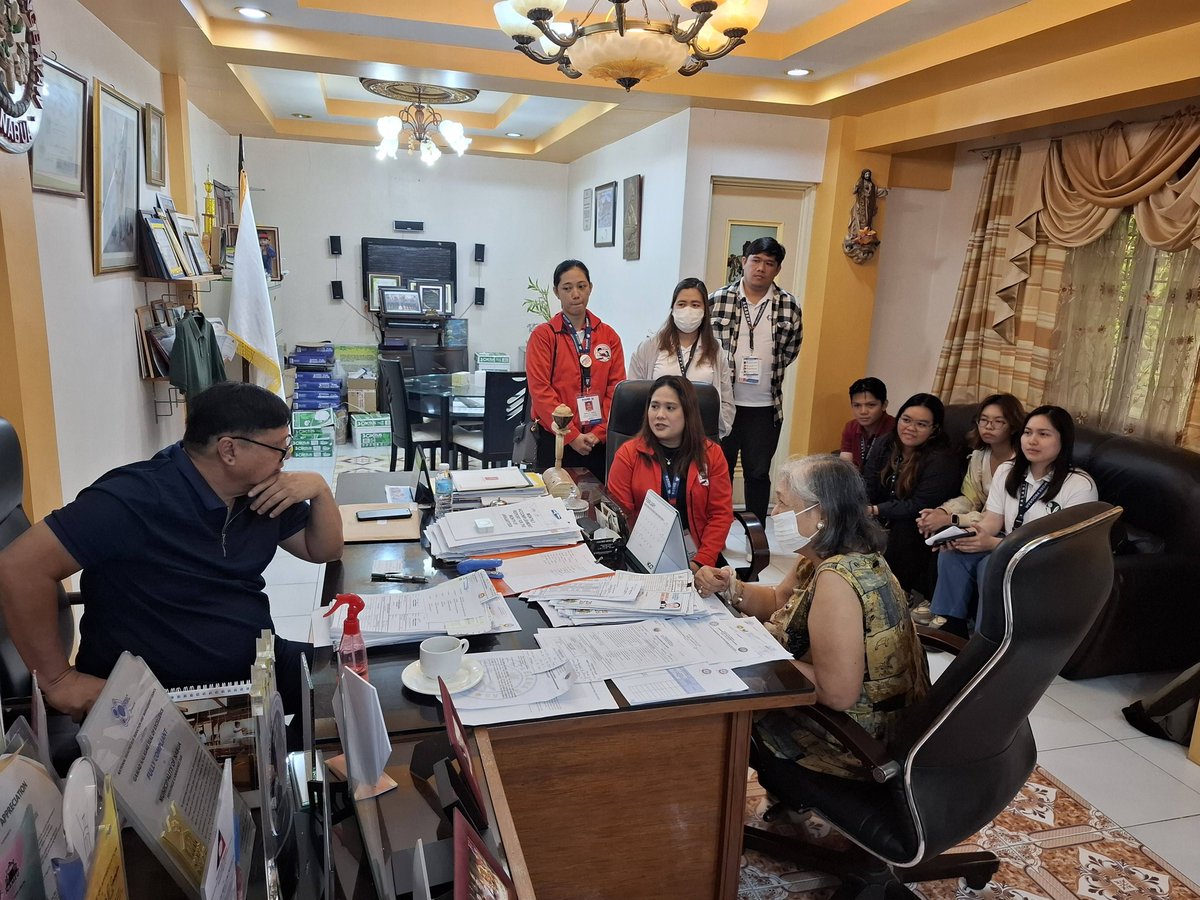 dswdfo5's tweet photo. 𝗗𝗦𝗪𝗗 𝗣𝗥𝗘𝗦𝗦 𝗥𝗘𝗟𝗘𝗔𝗦𝗘: DSWD Field Office V hosts UP CSWCD students for the KALAHI-CIDSS Partnership

READ THE FULL STORY AT: https://t.co/4F44X1GWi0

#BawatBuhayMahalagaSaDSWD
#MagKALAHITayoPilipinas https://t.co/qidD4aOyJJ