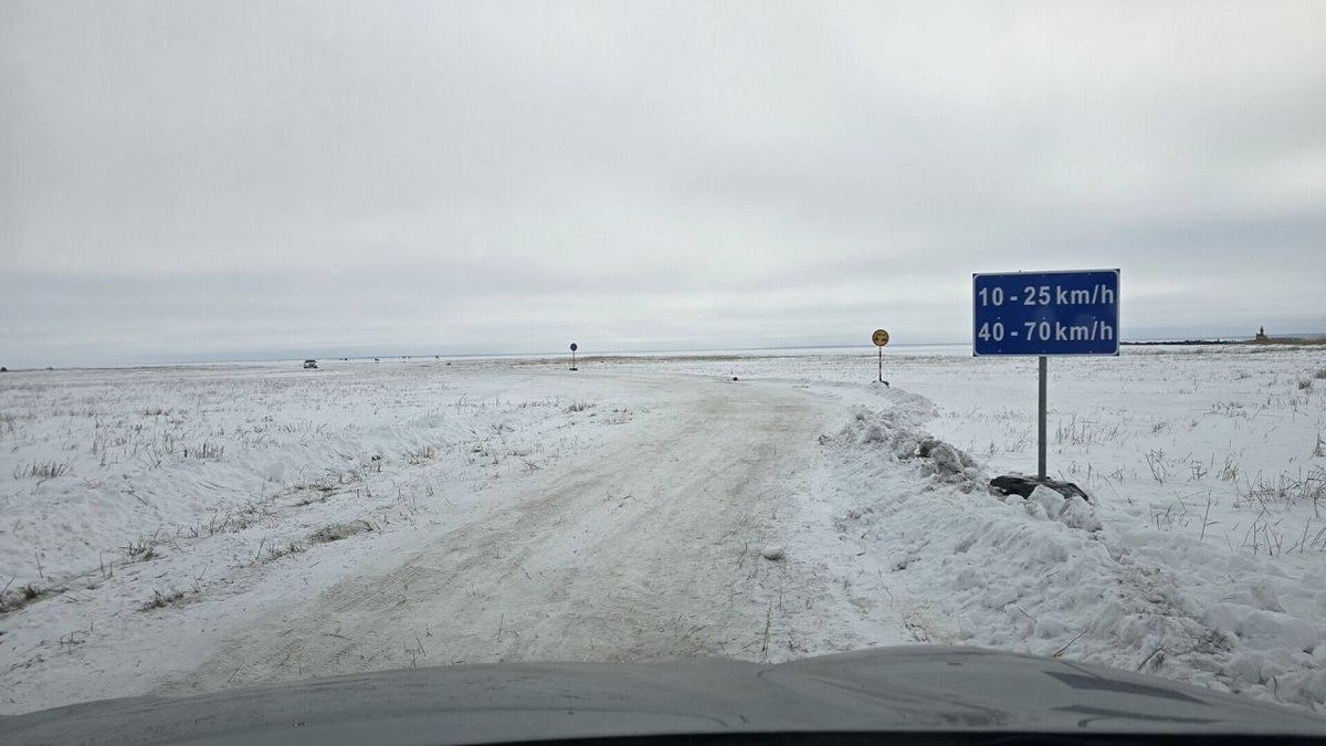 ❄️ 🚗  Estonia is one of the few countries in the world – and at the moment possibly even the only one – where an official ice road over the sea is opened. The last time an ice road was opened here was exactly ten years ago, connecting the mainland and Hiiumaa.