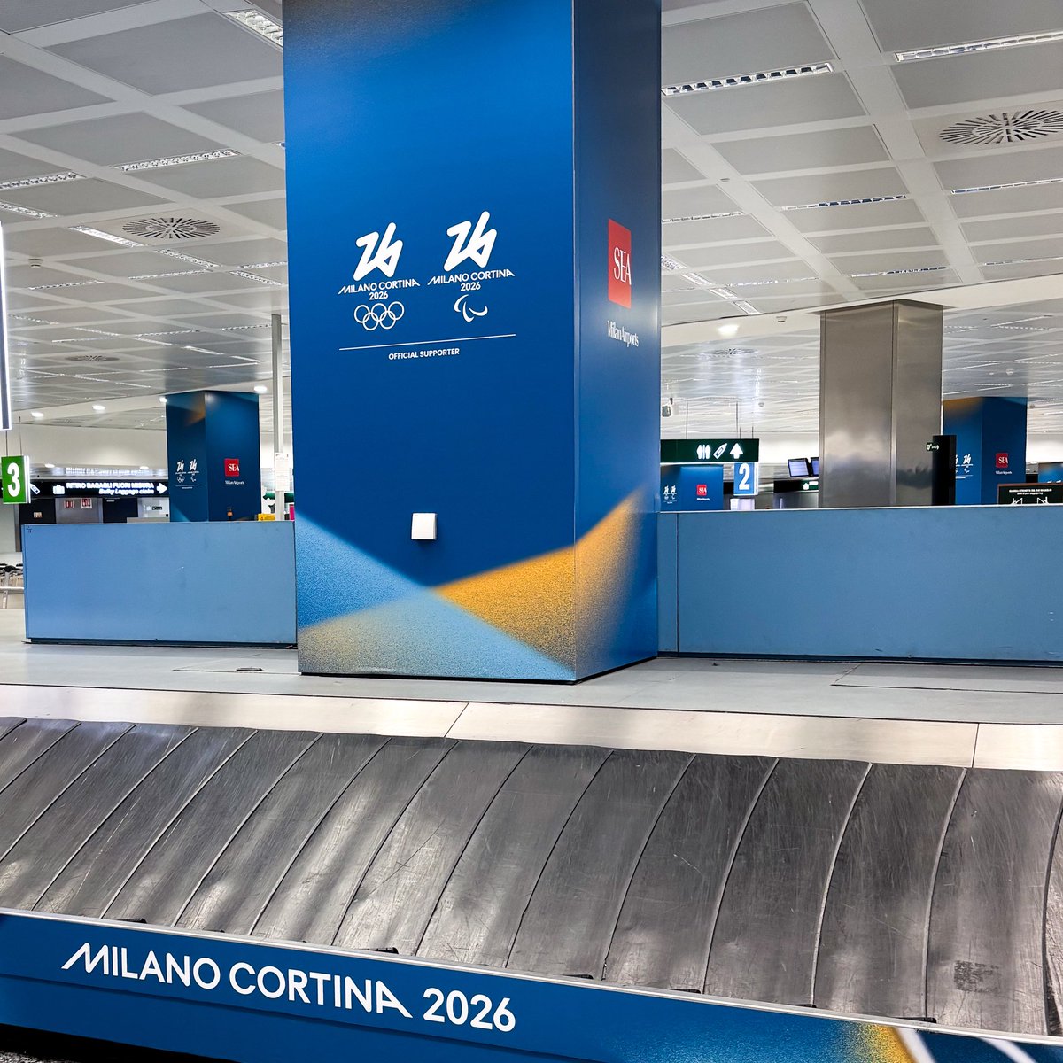 TarorezYo's tweet photo. Back in Milan after a year , and once again, no luggage 🙃
Annual luggage delay ritual 😠😠😠 https://t.co/5xWtHUTgpL