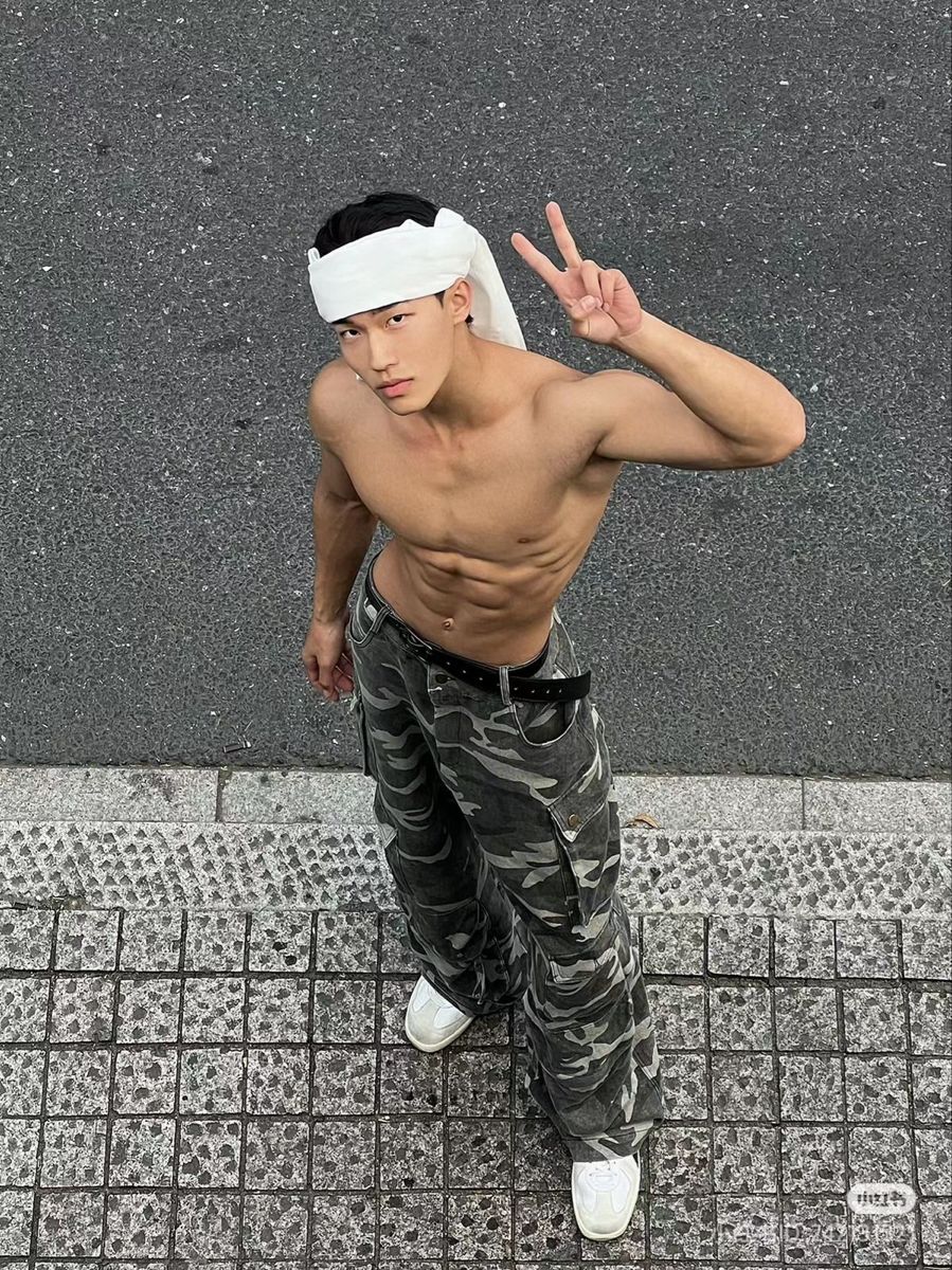 📌 하이앵글 남성 상체와 복근 표현 참고용 드로잉 레퍼런스
High-Angle Male Upper Body &amp; Abs  - Drawing Reference
ハイアングルで見る男性の上半身と腹筋 作画参考