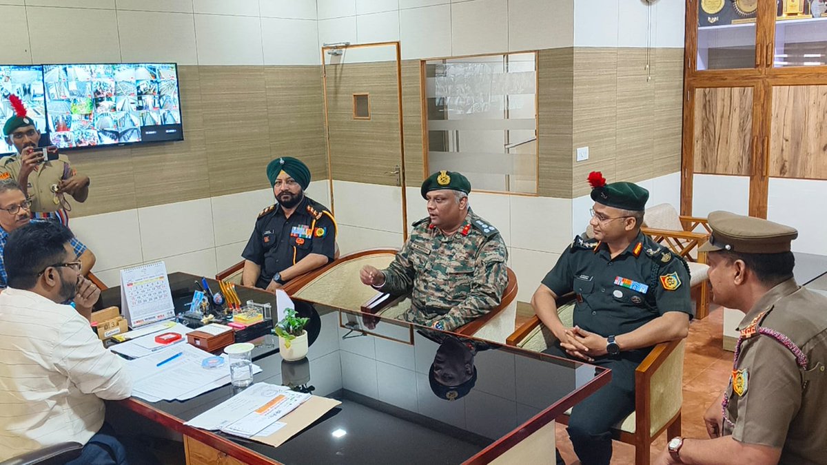 gpnccktym's tweet photo. Brig A Ragesh, DDG, K &amp; L Dte visited 18 Kerala Bn NCC, Muvattupuzha and Newman College, Thodupuzha. He interacted with the Principal and motivated the NCC cadets during the visit. Glimpses of the visit.. https://t.co/tmm3Nz3EHB